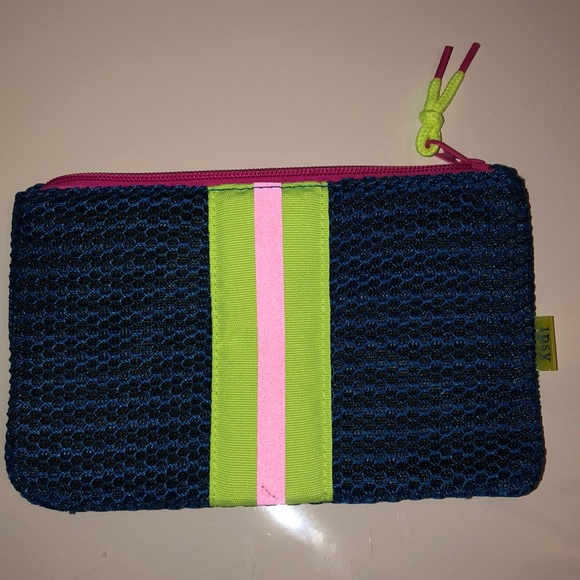 Pretty little thing concealer with makeup bag - Picture 3 of 4